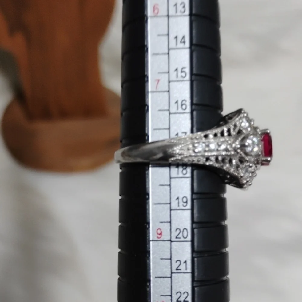 925 Sterling Silver this stunning